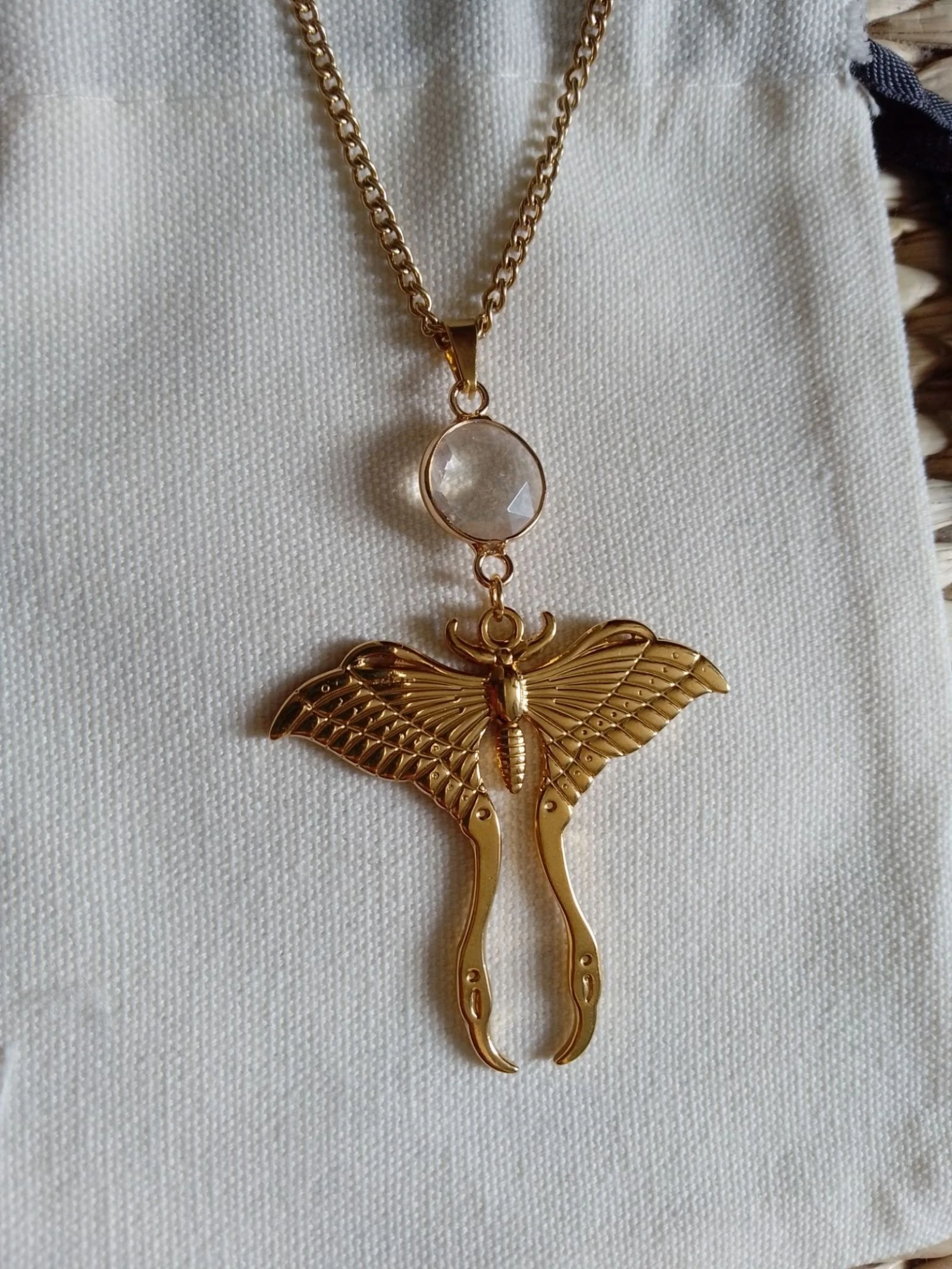 Collier pendentif papillon cristal de roche 